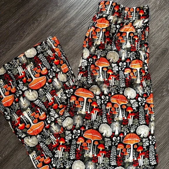 Anthropologie woodland mushroom print - Picture 10 of 16